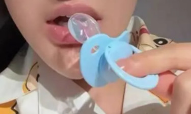 解壓助眠？成人安撫奶嘴走紅！商家宣稱能防磨牙，口腔專家：極不負責！