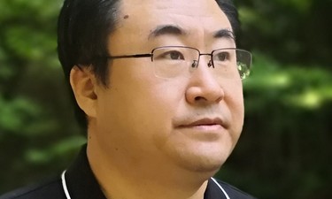 碑骨帖面自成一体 ——张志庆书法赏析