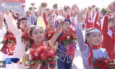 习近平总书记赴新疆 各族儿女倍感温暖振奋