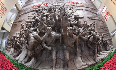 追光的你｜这幅油画前，总书记驻足凝视