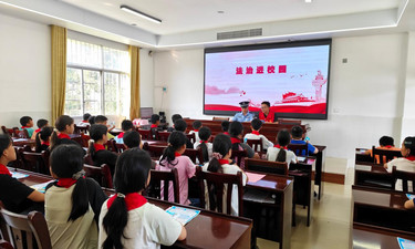 普法进校园 法治护青苗——百色市平果市司法局同老乡人民政府开展法治进校园普法活动