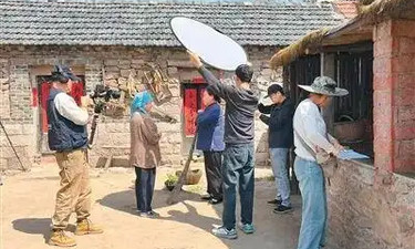 一部手机、10亿播放、1000万投资：247户小山村靠拍短剧逆袭