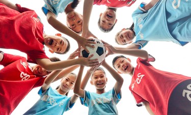 一个足球串“五育” 老区校园育新苗