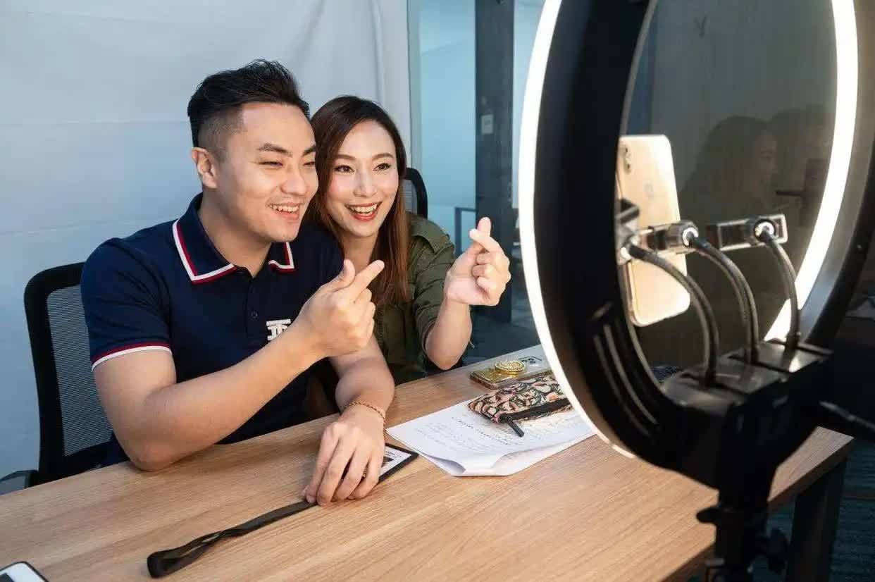 △ 一对在广州创业的“港夫广妻” 。