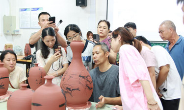 守红陶文脉 育八桂工匠——2026年南宁红陶填泥装饰技艺传承创新培训班开班