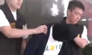 一男子用餐刀逼女子拍裸照，还抢了近7万元！抓了