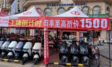 旧标车将全面禁售！购买者络绎不绝，上牌点排起了长队