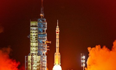 新华社评论员：光荣属于每一个挺膺担当的奋斗者——聆听习近平主席2025年新年贺词