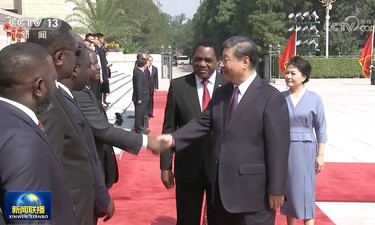 习近平举行仪式欢迎赞比亚总统访华
