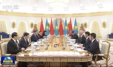 习近平同哈萨克斯坦总统托卡耶夫举行会谈