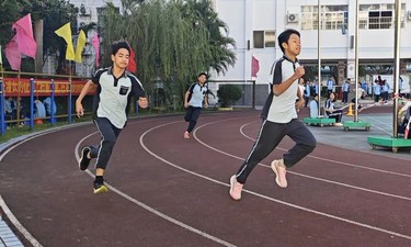 南宁市第八中学明秀校区举行第四十一届运动会