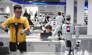 2025全国地方媒体总编辑看无锡｜无锡市首个专注于工业场景的具身智能训练平台正式启用