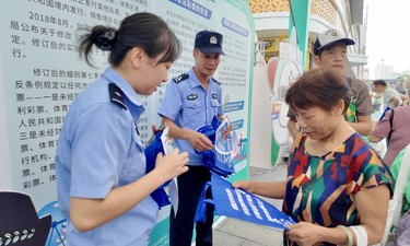 公益体彩点亮邕城！2025年南宁市体育彩票公益宣传暨打击非法彩票宣传活动启动