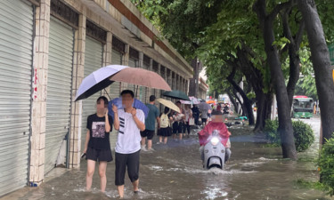 当心！在雨水里泡久了，可能会出现这些症状