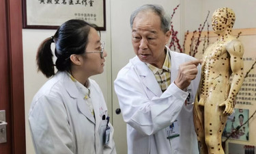 六十二载银针路，一生坚守济苍生