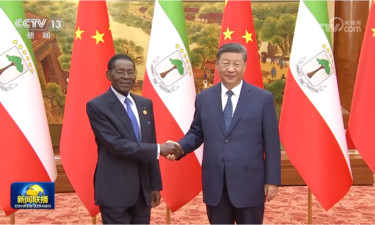 习近平会见赤道几内亚总统奥比昂