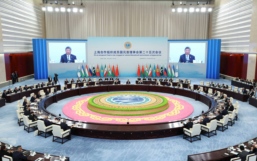 9月1日上午，上海合作組織成員國元首理事會第二十五次會議在天津梅江會展中心舉行。中國國家主席習(xí)近平主持會議并發(fā)表題為《牢記初心使命　開創(chuàng)美好未來》的重要講話。