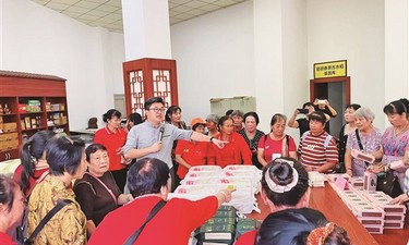 “万人游上林”采风团沉醉长寿之乡