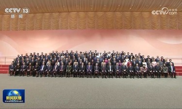 習(xí)近平會見澳門社會各界代表人士