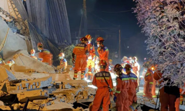 滚动播报 | 柳南区地震区域搜救出最后1名被困人员，系91岁老人