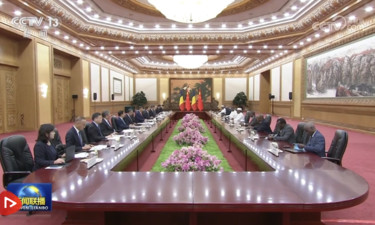 习近平会见乍得总统穆罕默德