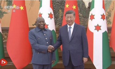 习近平会见布隆迪总统恩达伊施米耶