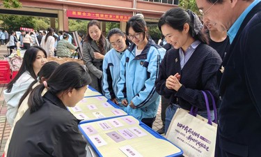 家校社協(xié)同悅讀育英才 南寧二十六中跨學(xué)科實踐活動啟幕