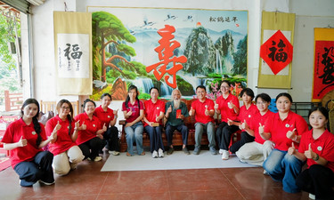 广西建院学子赴巴马开展AI助老社会实践
