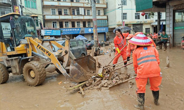 区市县三级联动第一时间驰援灾区，住建系统统筹3600余人开展灾后清理处置