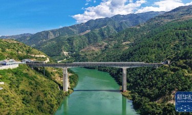 這座寶藏車站讓山鄉(xiāng)居民搭上“幸?？燔嚒?/>
                        </div>
                        <div   id=