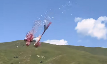 緊急暫停！演員突然從高空墜落