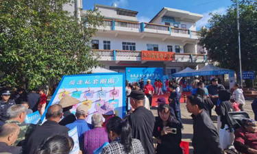 防城港市防城区江山司法所积极参与打击走私“进村屯”宣传活动，筑牢基层法治防线