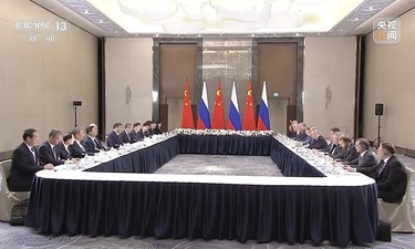 习近平会见俄罗斯总统普京