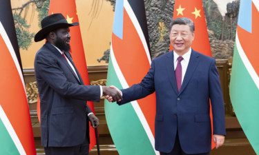 习近平会见南苏丹总统基尔