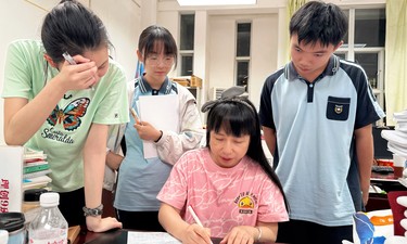 南宁二中：灯火伴寒窗，师心托前程