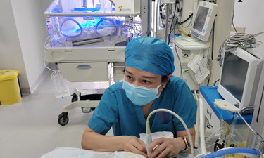视频 | 默默守护生命34年，她在无影灯下为母婴健康树立起“隐形护栏”