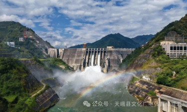 一城山水半城画！天峨全景亮相《中国国家地理》，桂西北生态秘境再出圈