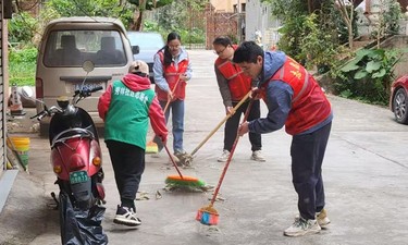 学雷锋志愿服务活动走进社区，暖心服务送到家门口