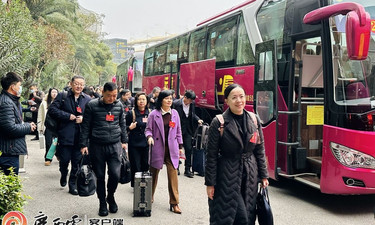 出发！广西代表团今日赴京
