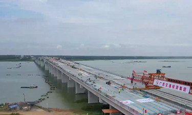 广西滨海公路大风江大桥实现全线贯通