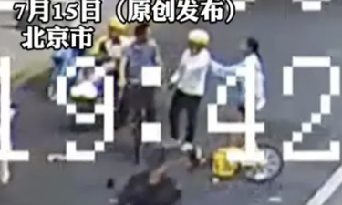 14岁女孩被男子疯狂别车，狂追一公里！警方：李某某（男，42岁）行拘