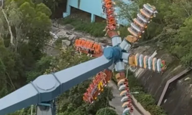 突发意外！17名游客困在高空