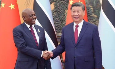 习近平会见博茨瓦纳总统马西西