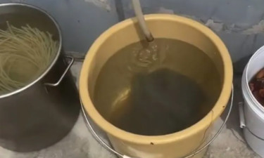 餐馆用空调冷凝水泡发粉丝，已停业整顿