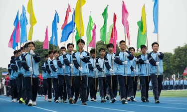 怒马凌云强体魄！南宁市第十中学（上津校区）举办2025年第七届田径运动会开幕式