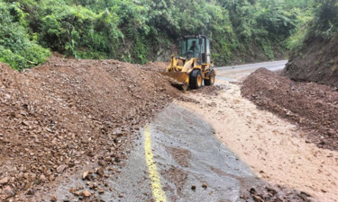緊急搶險(xiǎn)！強(qiáng)降雨致百色那坡多處滑坡，道路交通中斷