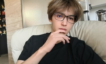 男歌手自曝近况：家中着火，出门撞车，投资被骗钱！透露精神焦虑：有点应激，无法睡觉