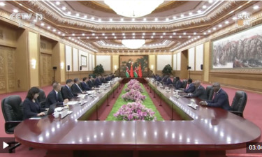 习近平会见肯尼亚总统鲁托