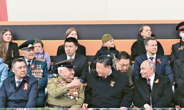弘扬伟大抗战精神，向着中华民族伟大复兴的光辉彼岸奋勇前进