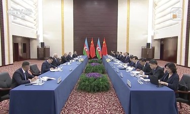 习近平会见阿塞拜疆总统阿利耶夫